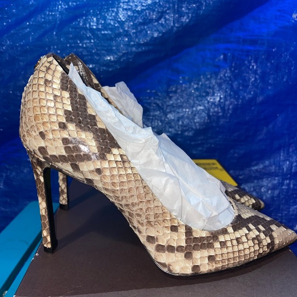 Louis Vuitton Python Rendez Vous Pump - Picture 5 of 8